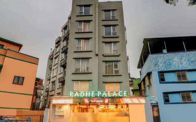 Treebo Radhe Palace, Lake Town