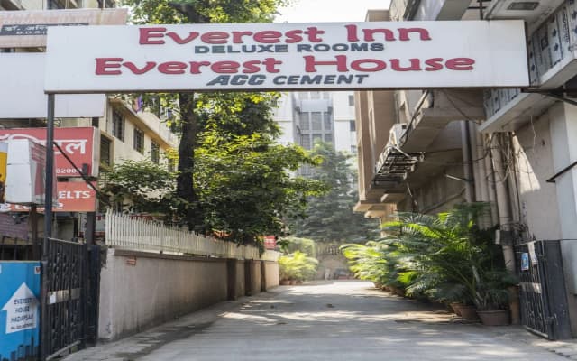 Hotel Everest Inn