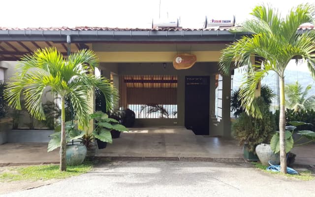 The Albatross, Kandy