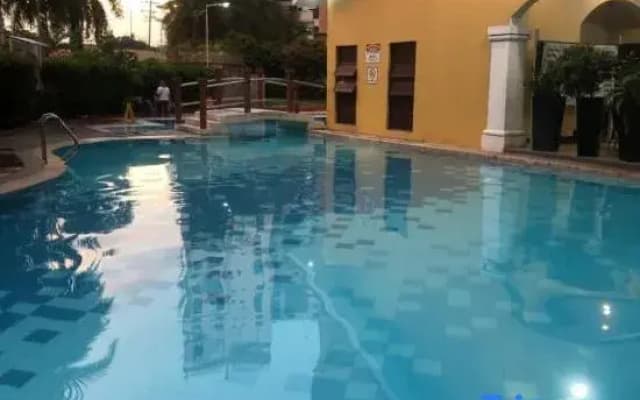 Near Manila Airport - "Budget - No Frills" One Bedroom Condo With Kitchen. 10L