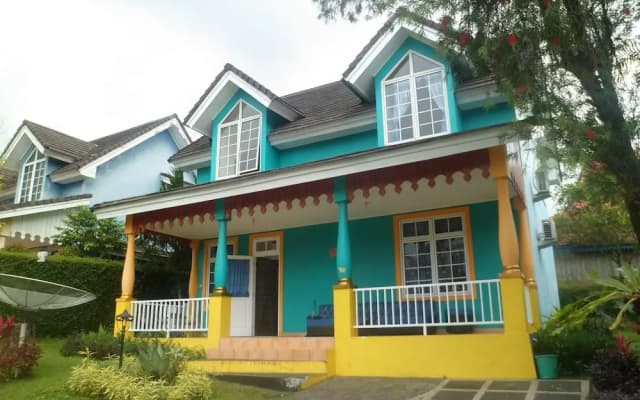 Villa Kota Bunga Violet