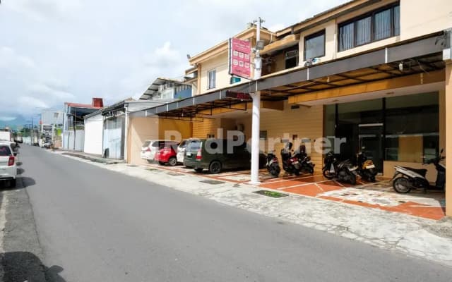 Aster Triplets Guest House Jcm Mitra RedDoorz