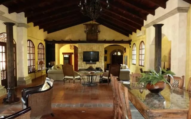 Forest Hills Suites