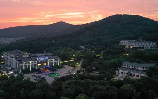 Winterless Cloud Dwelling&Rippling Court Hotel Wuxi