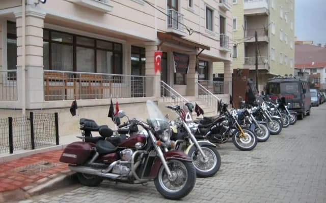 Akar Pansi̇yon