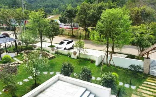 Houshan Courtyard