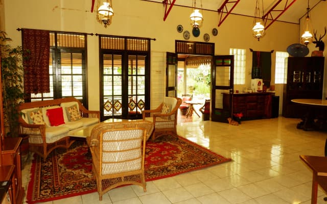OYO 604 Cemara's Homestay