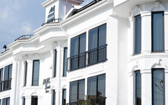 Alesta Seaside Residence