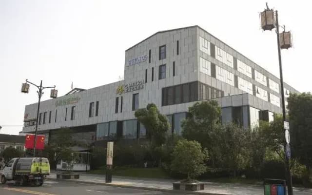 Baiyi Hotel (Suzhou Taihu Scenic Area Xiupin Street)