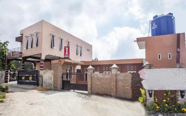 OYO Flagship 2799 Berastagi Backpacker Rooms
