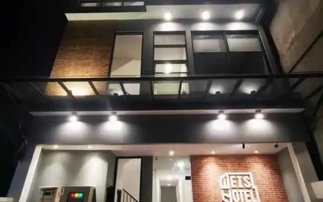 Weis Hotel Simpang Lima Semarang