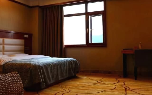 Zhong Yuan Hotel