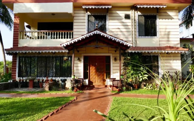Shanu's Seaside Inn - A Family-Run Guesthouse Just 100 Metres from Candolim Beach