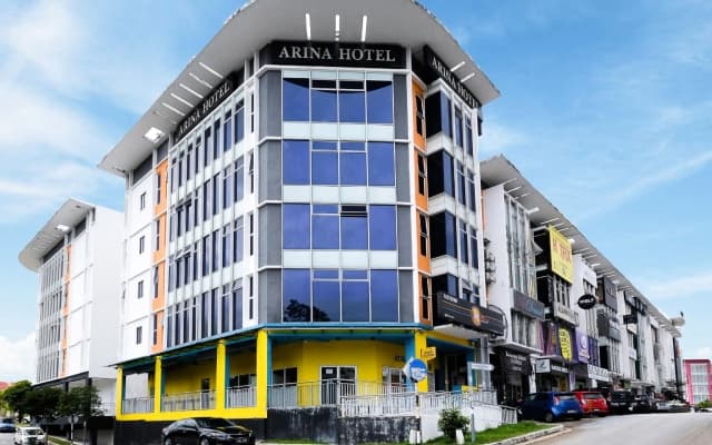 OYO 714 Arina Hotel