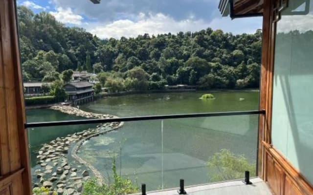 Yiyun Lakeside Inn