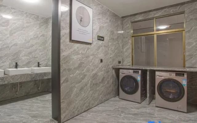Yizhe Hotel (Ningming)