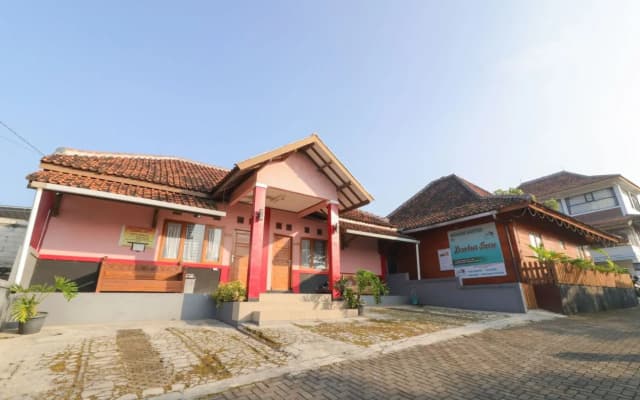 Lembur Incu Syariah Villa