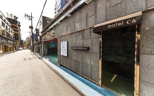 Hotel C&
