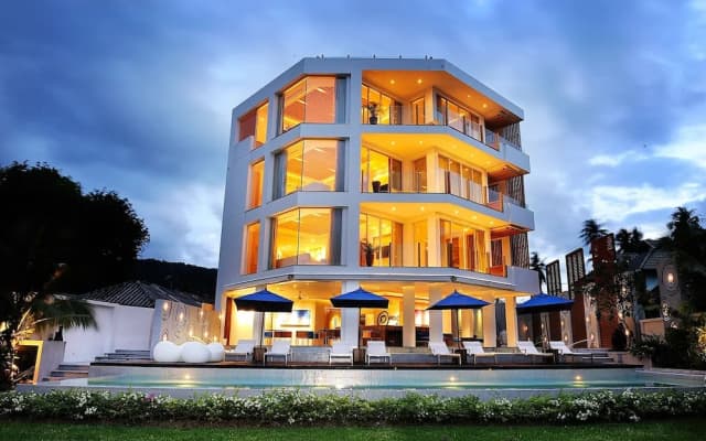 Beachfront Phuket Seaview Suites