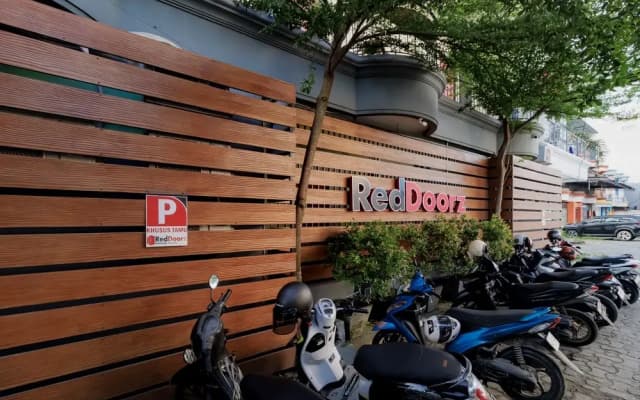 RedDoorz @ Balaraja Centre Plaza