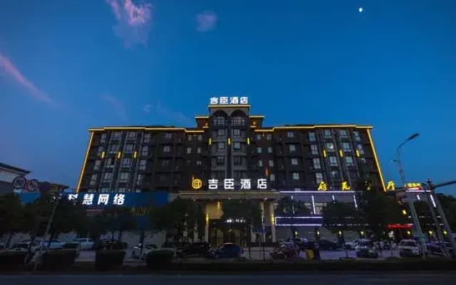 Jichen Hotel (Tongxiang Century Avenue)