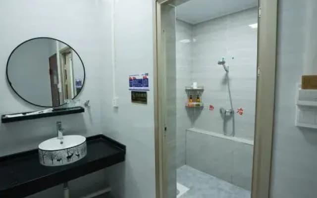 Siniman Hotel (Hechi Yizhou Bus Terminal)