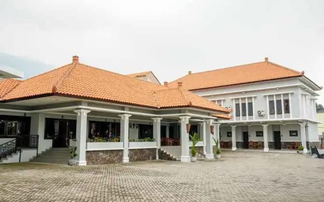 OYO 309 Avila Ketapan Rame Hotel