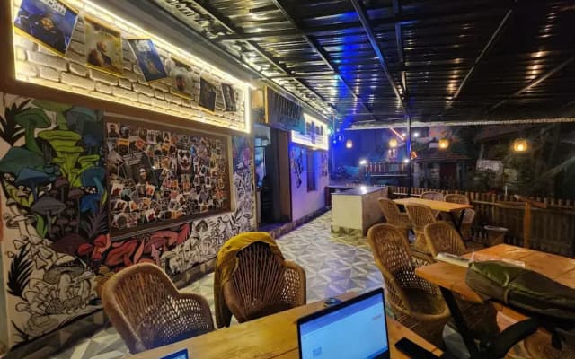 Hollywood Camps and Restaurant Bir