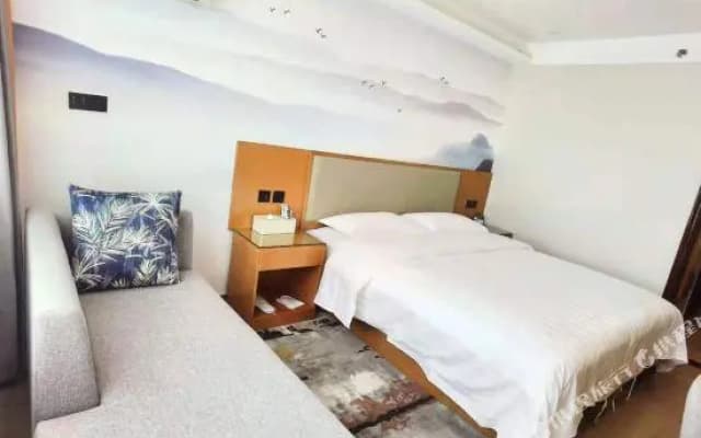 Goldenlily Hotel
