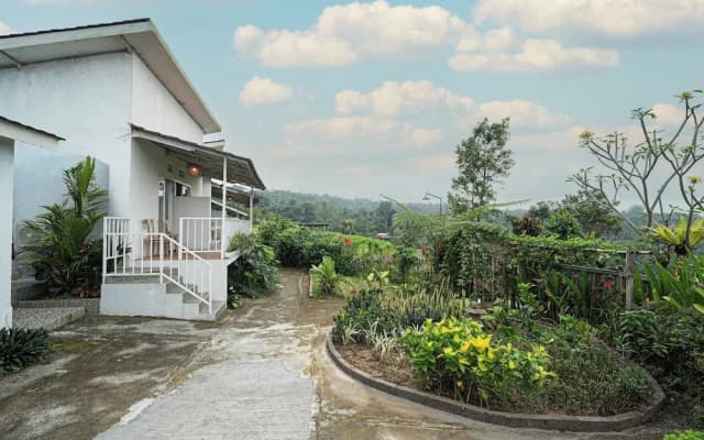 Santya Loka Lodge & Twin Waterfall