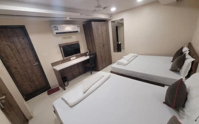 Hotel Heritage - Near Trade Center, Visa Consulate BKC