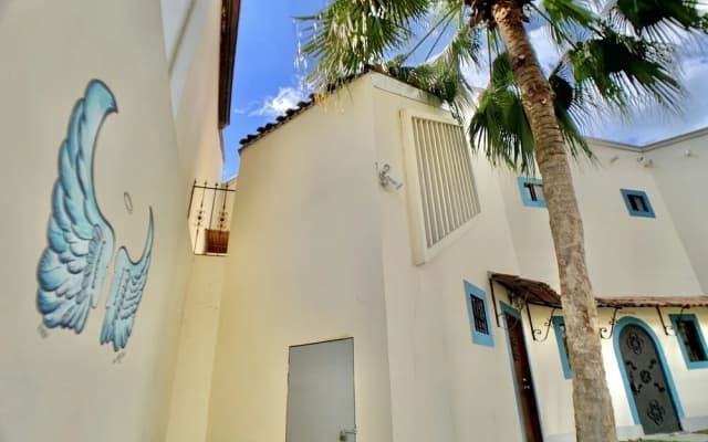 Villa Arenas: Private Pool & Easy Beach Access in Jaco by RedAwning