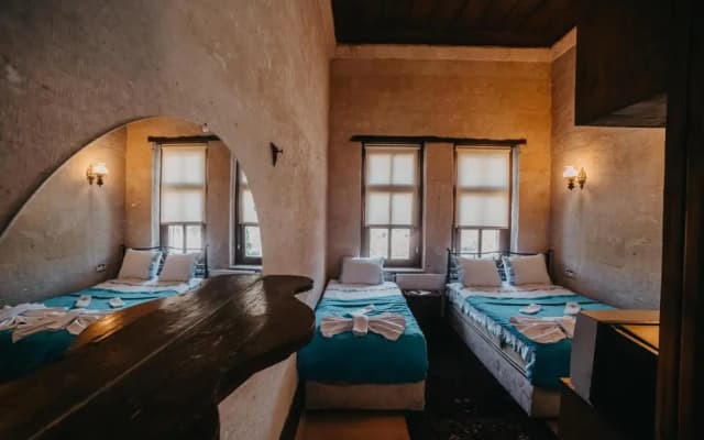 Born Hotel