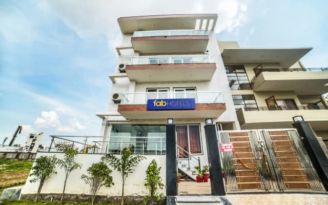 FabHotel NStay 32