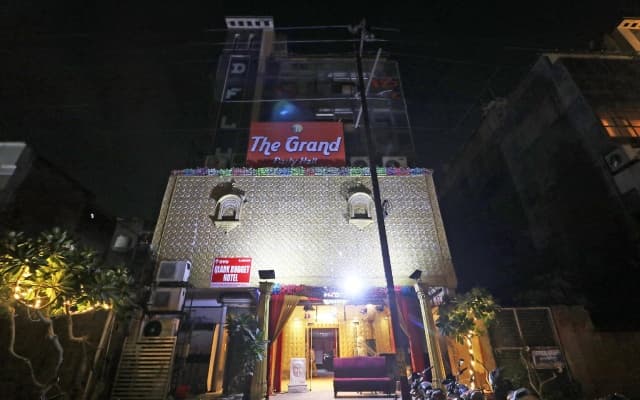 OYO 15763 Hotel Grand inn