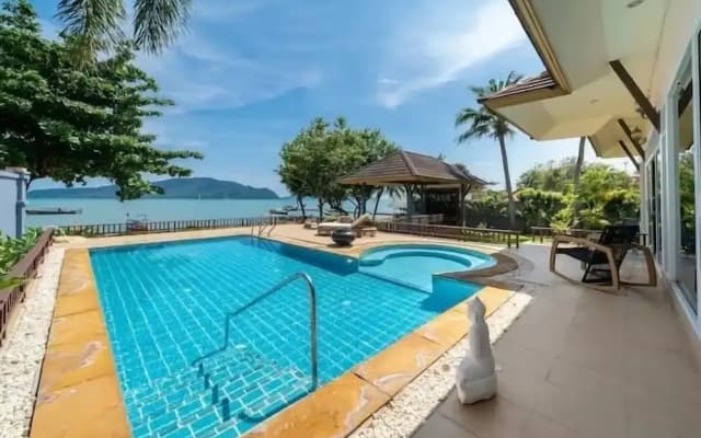SeaView Villa Private Pool Table V195