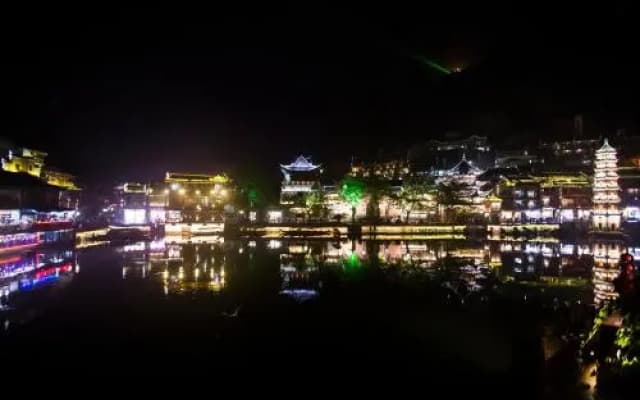Fenghuang Lanqiju River View Stilt House B&B