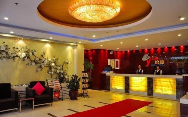 Dalian Yijia Business Hotel