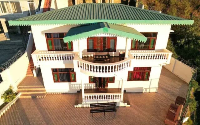 Deodar Cottage | Scenic View, next to nature!