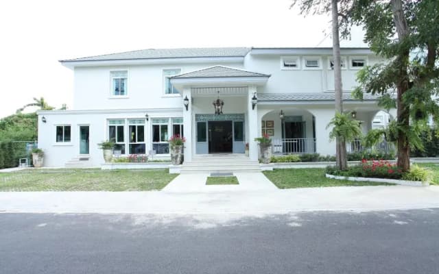 Villa Amphawa