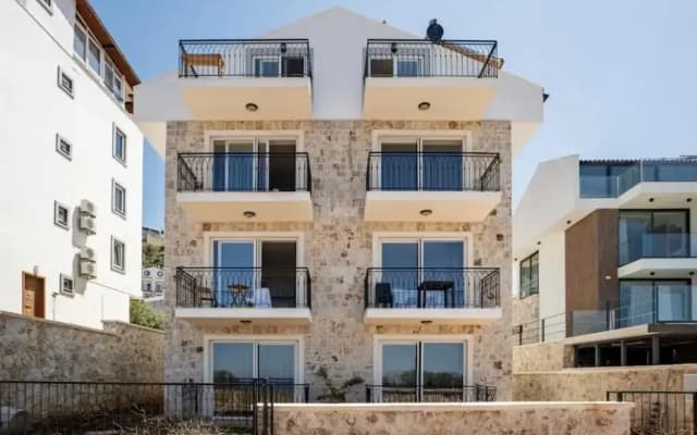 Kaş Eylül Suit Apart