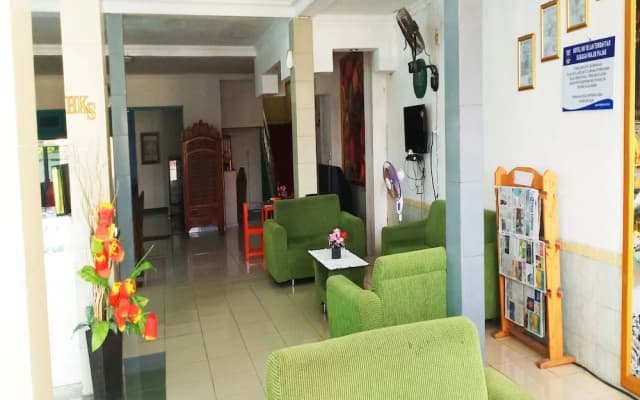 Hotel Krui Syariah by OYO Rooms