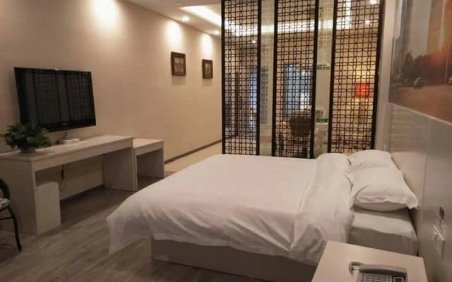 Super 8 Hotel (Linquan East Road, Guangde Road)