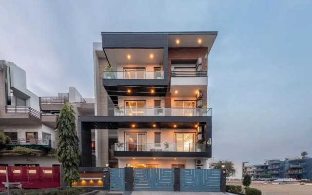 Saavi Hotel Sector- 46