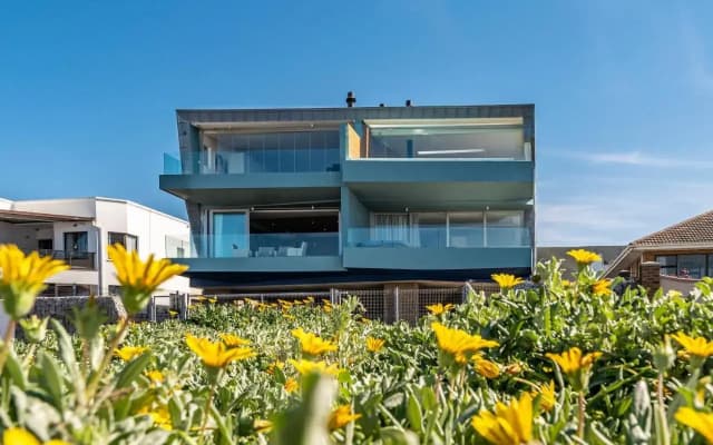 17 Marine, Designer Solar Powered Apt