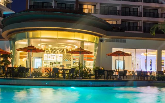 Курортный отель The Beach Heights Resort