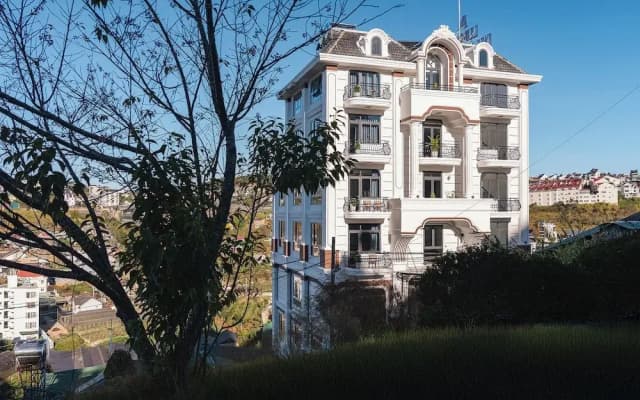 Lumina Dalat Premium hotel