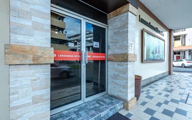 OYO 43960 Laksamana Executive & Boutique Hotel