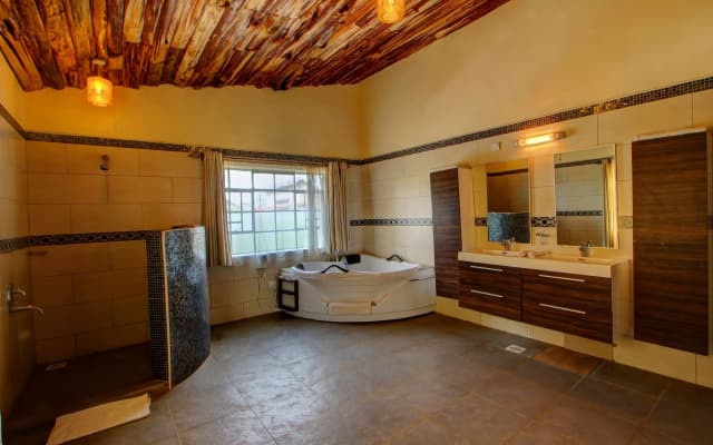 Naivasha Kongoni Lodge - Lakefront Getaway