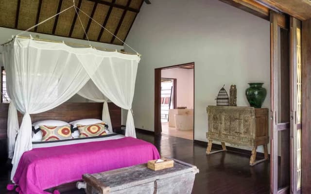 Sira Beach House